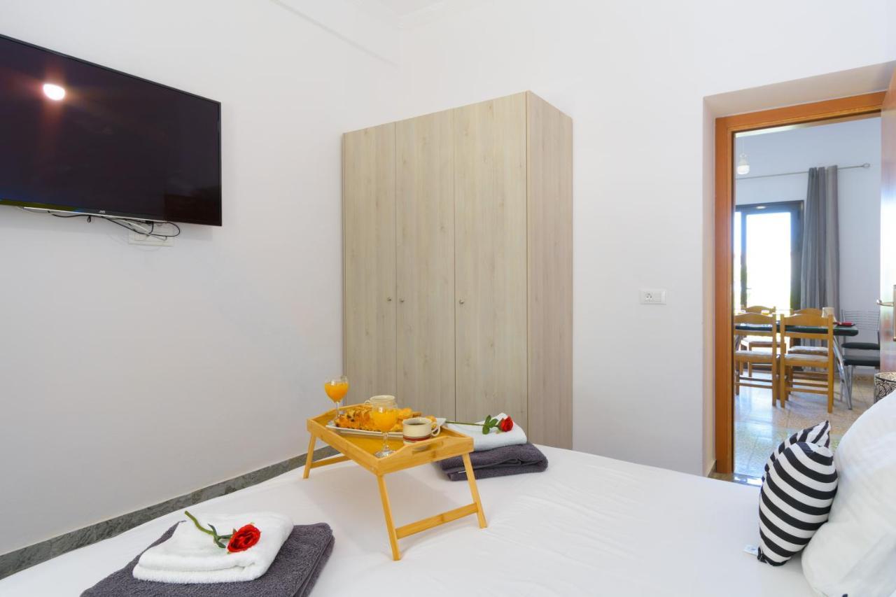 House For Families Near The Lake Agios Nikolaos Exterior foto
